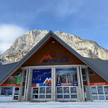 E Marmolada A Due Passi Dalle Piste